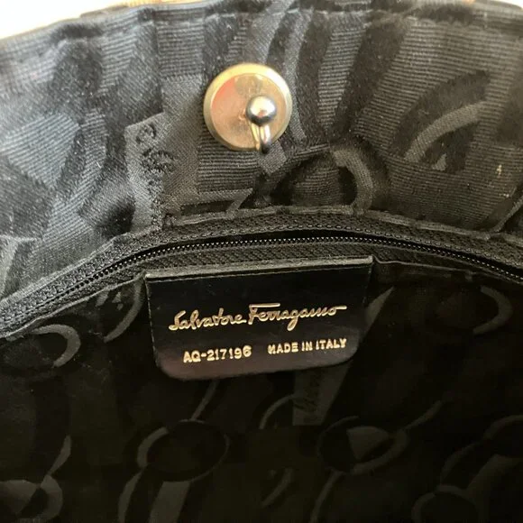 Vintage Salvatore Ferragamo purse - Picture 7 of 10